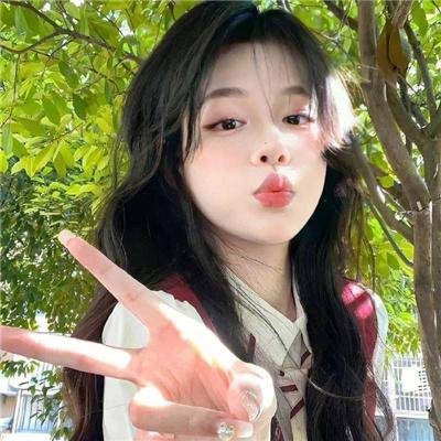 微笑的苹吉